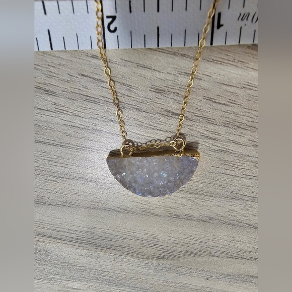 White druzy quartz necklace - Picture 12 of 16